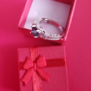 New Silver sterling 925 ring with garnet.